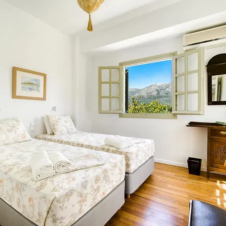 Σπίτι διακοπών Salt & Stone Beachfront Retreat By Estia Ερέτρια