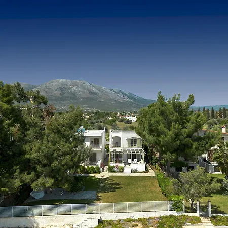 Salt & Stone Beachfront Retreat By Estia *