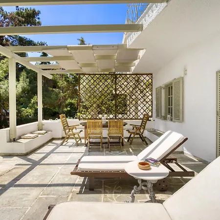 Salt & Stone Beachfront Retreat By Estia * Erétria