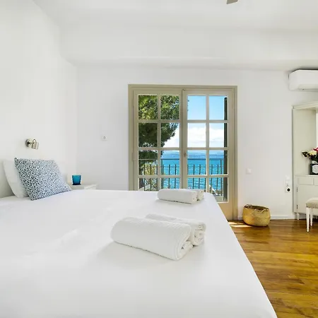 Salt & Stone Beachfront Retreat By Estia Ferienhaus