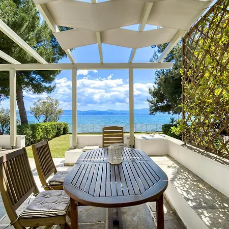 Salt & Stone Beachfront Retreat By Estia * Erétria