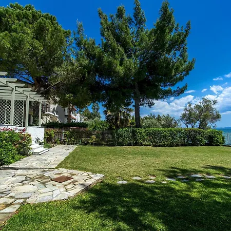 Salt & Stone Beachfront Retreat By Estia