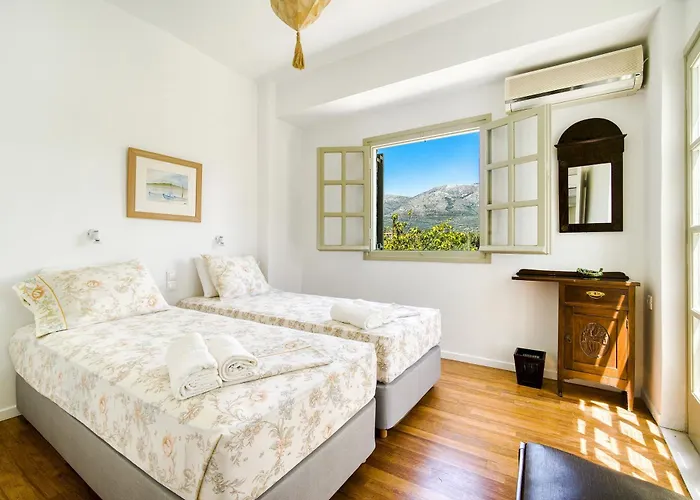 Σπίτι διακοπών Salt & Stone Beachfront Retreat By Estia Ερέτρια