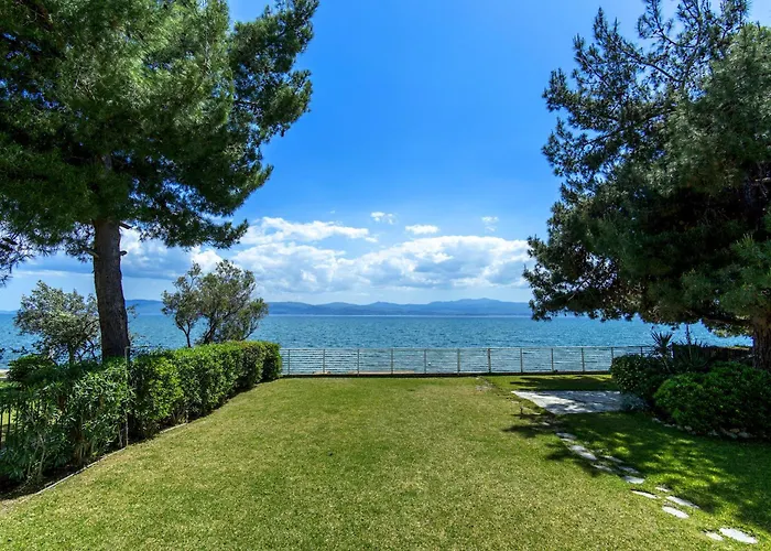 Σπίτι διακοπών Salt & Stone Beachfront Retreat By Estia