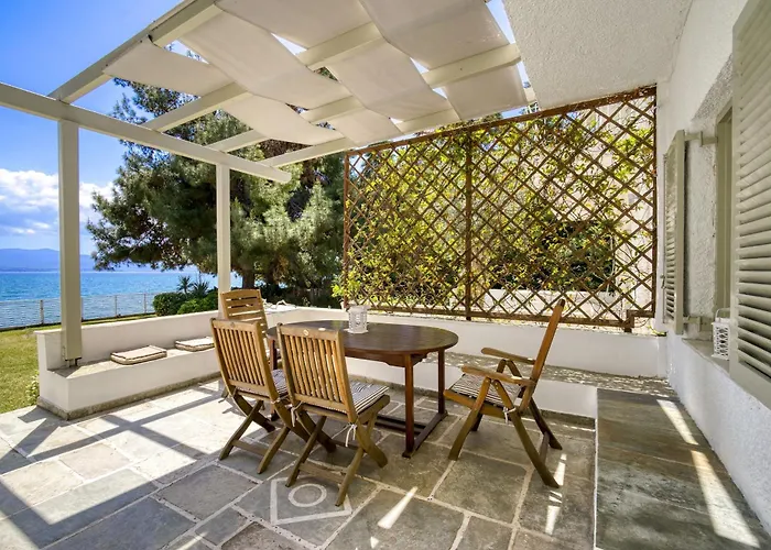 Σπίτι διακοπών Salt & Stone Beachfront Retreat By Estia *