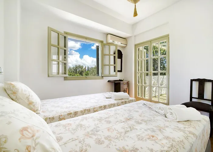 Salt & Stone Beachfront Retreat By Estia Ερέτρια