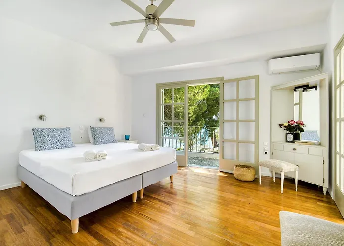 Salt & Stone Beachfront Retreat By Estia * Ερέτρια