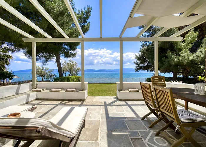 Σπίτι διακοπών Salt & Stone Beachfront Retreat By Estia Ερέτρια