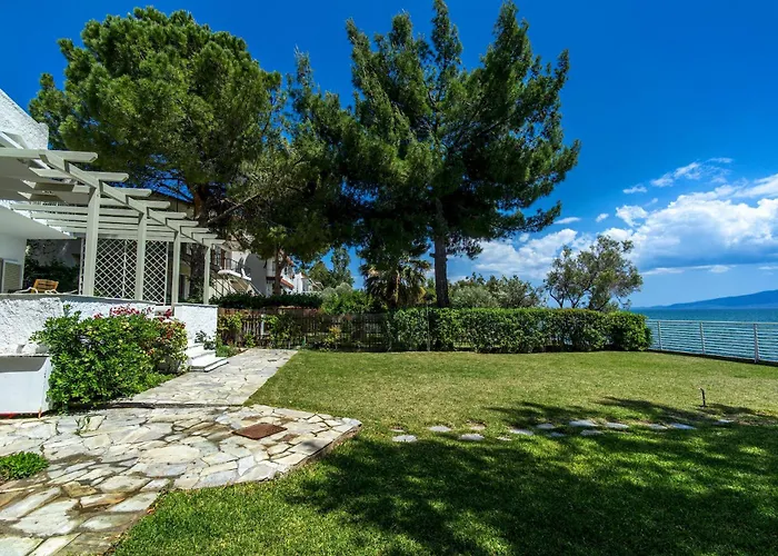 Salt & Stone Beachfront Retreat By Estia